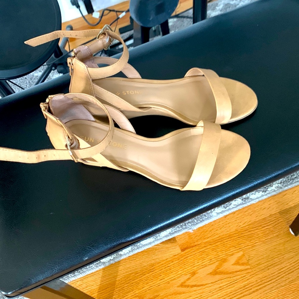 Slightly used womens small heels